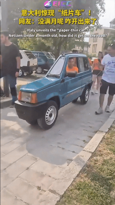 [뉴시스] 이탈리아의 한 행사장에서 폭이 50cm의 차량이 공개돼 화제다. (사진=엘리펀트 뉴스) *재판매 및 DB 금지