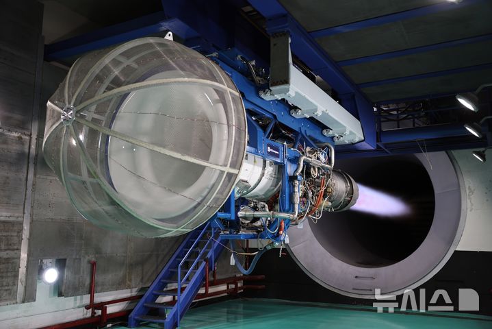 [창원=뉴시스]한화에어로스페이스 창원1사업장에서 KF-21 전투기에 탑재되는 F414 엔진의 시운전 테스트가 진행 중이다.(사진=한화에어로스페이스 제공) 2025.06.26. photo@newsis.com