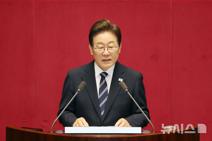 [서울=뉴시스] 고승민 기자 = 이재명 대통령이 26일 국회에서 추가경정예산 시정연설을 하고 있다. 2025.06.26. kkssmm99@newsis.com