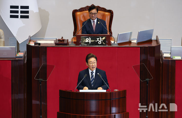 [서울=뉴시스] 고범준 기자 = 이재명 대통령이 26일 서울 여의도 국회 본회의장에서 추가경정예산(추경) 시정연설을 하고 있다. 2025.06.26. bjko@newsis.com