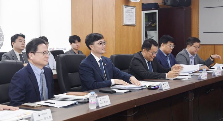 [서울=뉴시스] 임기근 기획재정부 차관이 26일 서울 영등포구 소상공인연합회에서 열린 '추경 집행 준비 간담회'에서 발언하고 있다. (사진=기획재정부 제공) 2025.06.26. photo@newsis.com *재판매 및 DB 금지