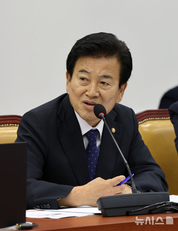 [서울=뉴시스] 김금보 기자 = 통일부 장관 후보자인 정동영 더불어민주당 의원이 26일 서울 여의도 국회에서 열린 과학기술정보방송통신위원회 전체회의에서 발언하고 있다. 2025.06.26. kgb@newsis.com