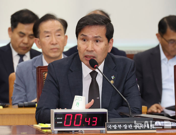 [서울=뉴시스] 김명년 기자 = 김선호 국방부 장관 직무대행이 26일 국회에서 열린 국방위원회 전체회의에서 제2회 추가경정예산안 의결 관련 인사말을 하고 있다. 2025.06.26. kmn@newsis.com