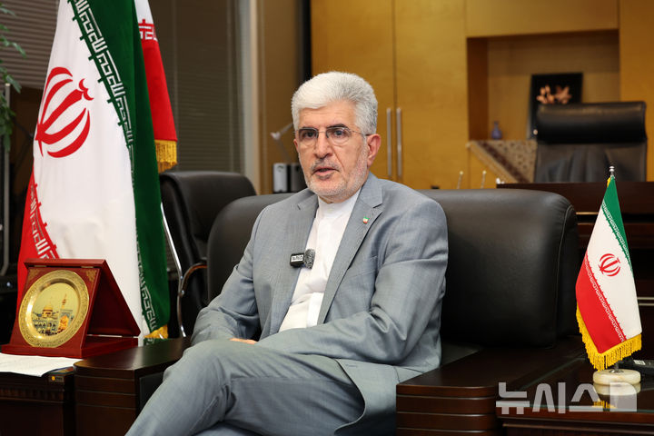 [서울=뉴시스] 배훈식 기자 = 사이드 쿠제치 주한 이란 대사가 26일 오후 서울 용산구 주한 이란 이슬람 공화국 대사관에서 뉴시스와 인터뷰 하고 있다.dahora83@newsis.com 2025.06.27. 