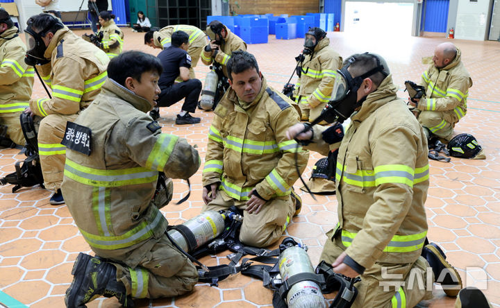 [광주=뉴시스] 광주시소방안전본부, 파라과이 자위소방대원 대상 재난대응·응급의료서비스 교육. (사진=광주시소방안전본부 제공). photo@newsis.com *재판매 및 DB 금지