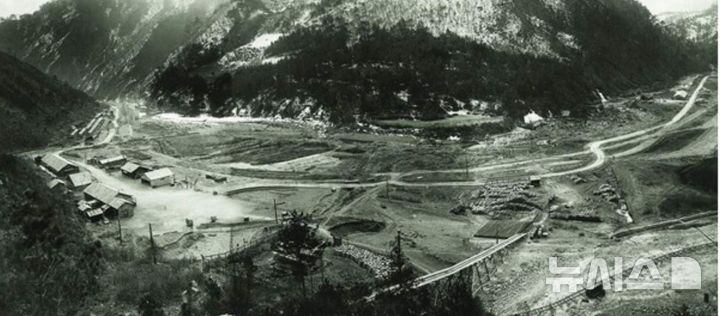 [세종=뉴시스]삼척탄광 개발 초기의 철암 모습. 석탄공사는 장성을 비롯한 9개 국영탄광을 인수해 개발했다.(사진=석탄공사 홈페이지 캡쳐)