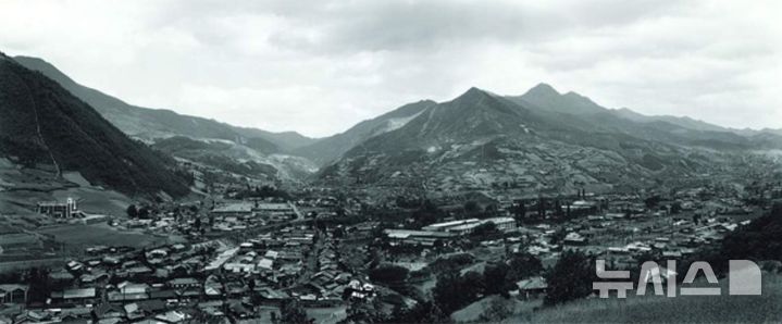 [세종=뉴시스]1970년대 초의 도계지역 모습.(사진=석탄공사 홈페이지 캡쳐)