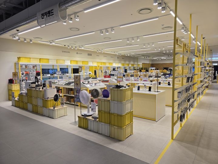 [서울=뉴시스] 전자랜드가 충북 청주 흥덕구에 '전자랜드 커넥트현대 청주점'을 신규 오픈했다고 27일 밝혔다. (사진=전자랜드 제공) *재판매 및 DB 금지