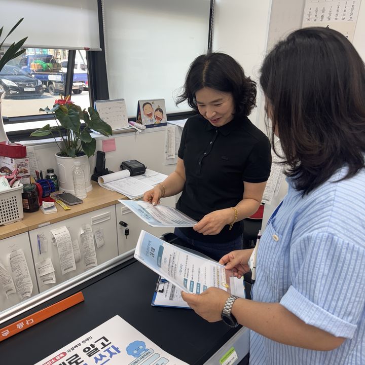 [산청=뉴시스] 경남 산청군 자살수단차단 예방사업 모니터링. (사진=산청군 제공) 2025.06.27. photo@newsis.com *재판매 및 DB 금지