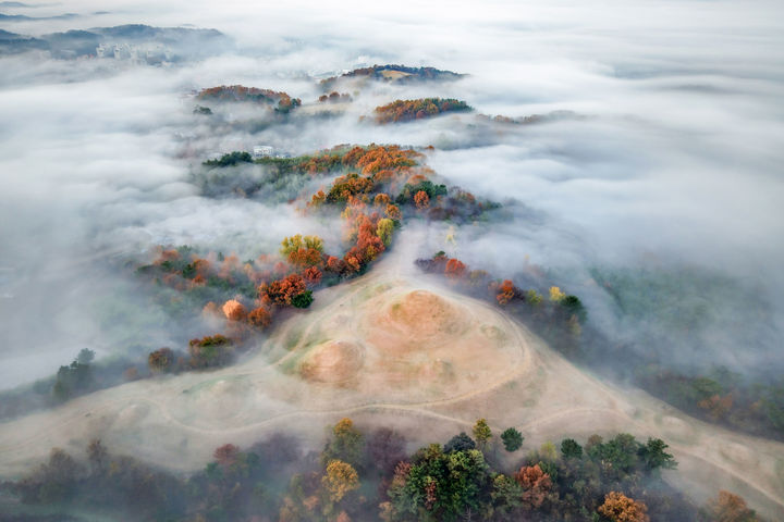 [창녕=뉴시스] 창녕 사진공모전 금상 김범용 교동고분군의 가을. (사진=창녕군 제공) 2025.06.27. photo@newsis.com *재판매 및 DB 금지