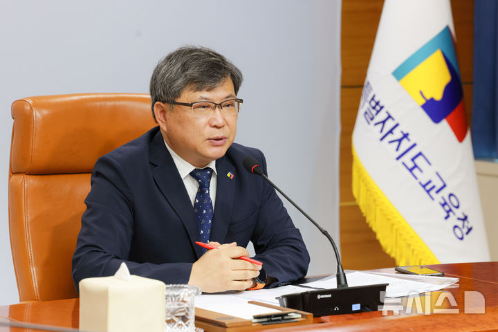 [전주=뉴시스]윤난슬 기자 = 유정기 전북특별자치도교육감 권한대행이 27일 "예상치 못한 상황이지만, 그동안 추진해 온 '학생 중심 미래교육'을 차질 없이 실행토록 하겠다"고 밝혔다. (사진=전북교육청 제공) 2025.06.27. photo@newsis.com 