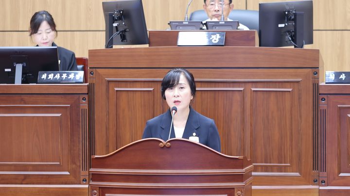 [보은=뉴시스] 장은영 충북 보은군의원이 27일 409회 보은군의회 임시회에서 5분 자유발언을 하고 있다. 장 의원은 인구정책과를 신설하자고 집행부에 요구했다. (사진-보은군의회 제공) 2025.06.27. photo@newsis.com *재판매 및 DB 금지