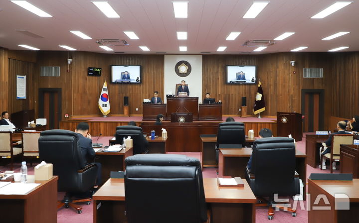 [여주=뉴시스]33일 간의 일정을 마치고 27일 폐회한 여주시의회(사진=여주시의회 제공)