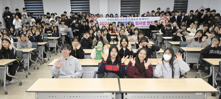 [순창=뉴시스] 순창군으로부터 연 400만원, 4년간 1600만원의 '대학생 생활지원금'을 받고 있는 순창군 옥천인재숙 수료생들. *재판매 및 DB 금지