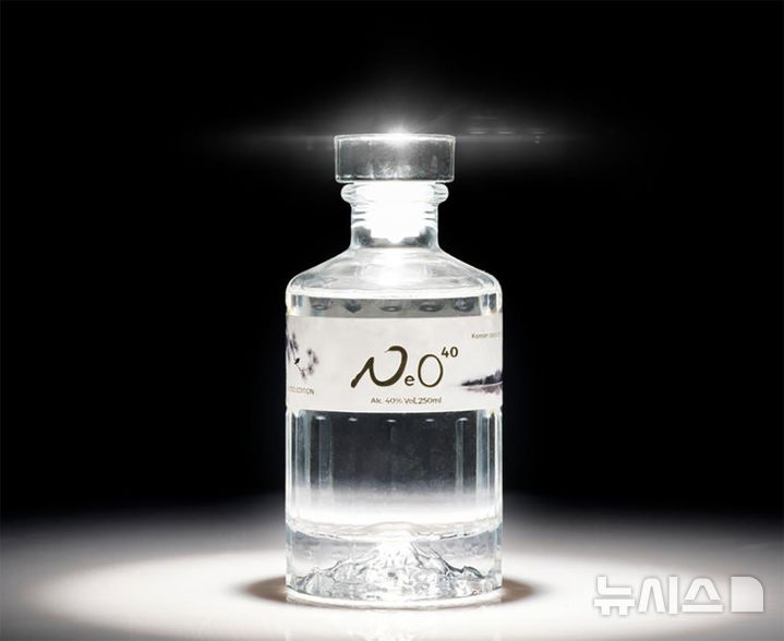 [곡성=뉴시스] 전남 곡성군, 쌀을 물에 불리지 않고 술을 빚는 방식의 전통주 제조법 복원. 쌀 증류주 '네오40' 출시. (사진=곡성군청 제공). photo@newsis.com *재판매 및 DB 금지