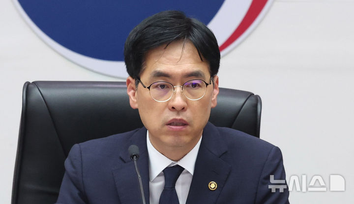 [서울=뉴시스] 추상철 기자 = 김민재 행정안전부 장관 직무대행이 27일 오후 서울 종로구 정부서울청사에서 열린 '제4회 중앙지방정책협의회'에서 발언하고 있다. 2025.06.27. scchoo@newsis.com