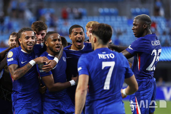 [샬럿=AP/뉴시스] 2025 국제축구연맹(FIFA) 클럽월드컵 8강에 진출한 잉글랜드 프로축구 프리미어리그(EPL)의 첼시. 2025.06.28.