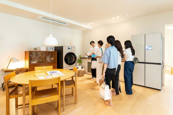 [서울=뉴시스] 삼성전자는 지난 26일부터 28일까지 부산 해운대구 복합문화공간 에케(ECKE)에서 열린 라이프스타일 전시 '2025 행복작당 부산'에 참가했다고 29일 밝혔다.(사진제공=삼성전자). 2025.06.29. photo@newsis.com *재판매 및 DB 금지