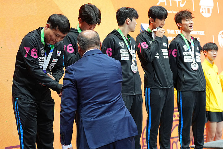 [서울=뉴시스] 한국 남자 주니어(U-19) 탁구대표팀, 제29회 아시아청소년선수권 단체전 준우승. (사진=대한탁구협회 제공) *재판매 및 DB 금지