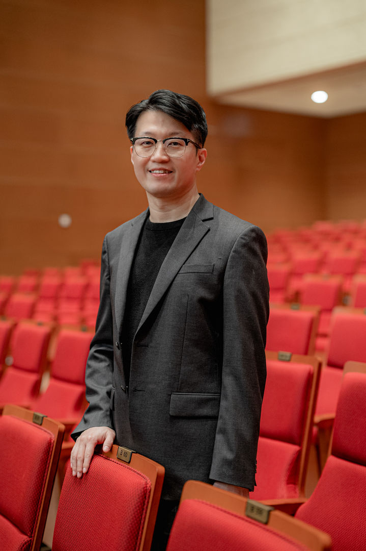 [대구=뉴시스] 이성욱 달서아트센터 관장. (사진=달서아트센터 제공) 2025.06.30. photo@newsis.com *재판매 및 DB 금지