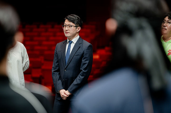 [대구=뉴시스] 이성욱 달서아트센터 관장. (사진=달서아트센터 제공) 2025.06.30. photo@newsis.com *재판매 및 DB 금지