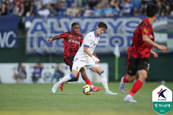 [서울=뉴시스] 프로축구 K리그2 인천 유나이티드의 문지환. (사진=한국프로축구연맹 제공)