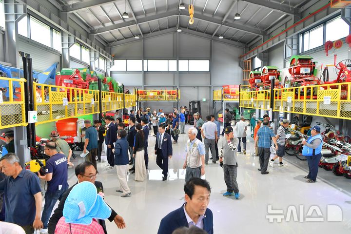 지난 27일 준공식을 갖고 문을 연 '장성군 농기계임대사업소 남부분소' 모습. (사진=장성군 제공) photo@newsis.com *재판매 및 DB 금지