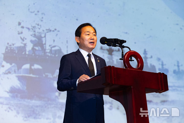 [평택=뉴시스] 황준선 기자 = 이두희 국방부 차관이 29일 경기 평택시 해군 2함대 사령부에서 열린 제2연평해전 승전 23주년 기념식에서 기념사를 하고 있다. 2025.06.29. hwang@newsis.com