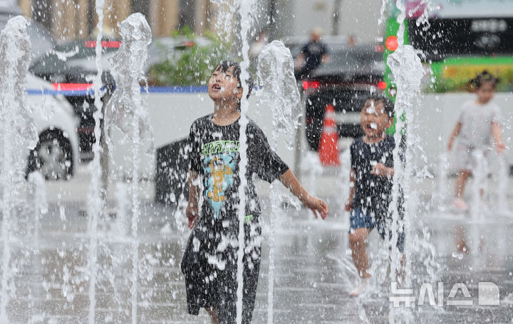 충북 찜통 더위 지속…곳곳 최대 40㎜ 소나기