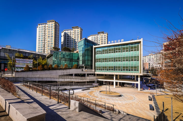 [용인=뉴시스]죽전도서관 전경(사진=용인시 제공)2025.06.30.photo@newsis.com *재판매 및 DB 금지