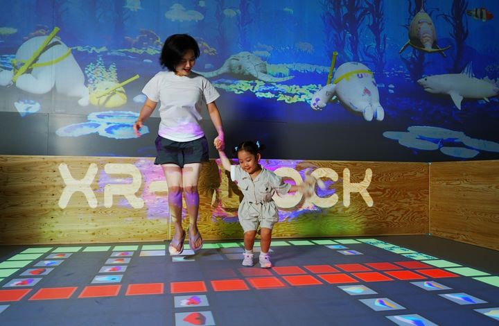 [서울=뉴시스] 한화리조트 퓨처그라운드에서 게임을 즐기는 고객. (사진=한화호텔앤드리조트) 2025.06.30. photo@newsis.com&nbsp; *재판매 및 DB 금지