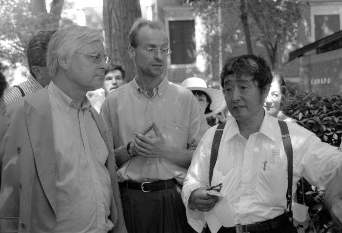 MMCA 미술연구센터 아카이브 신규 수집_베니스 비엔날레 작품설치 중인 백남준, 1993(c.마크 패츠폴) *재판매 및 DB 금지