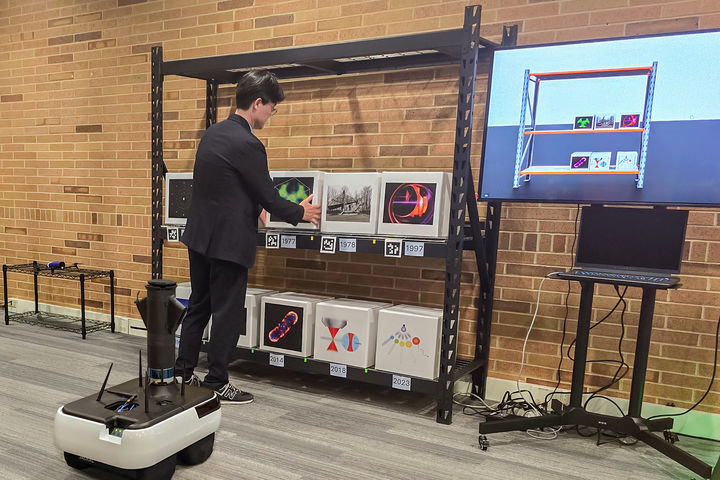[서울=뉴시스] KT 미래네트워크연구소 직원들이 미국 벨 연구소에서 진행된 시맨틱 통신 관련 개발 시연에 참여하는 모습. (사진=KT 제공) 2025.06.30. photo@newsis.com *재판매 및 DB 금지