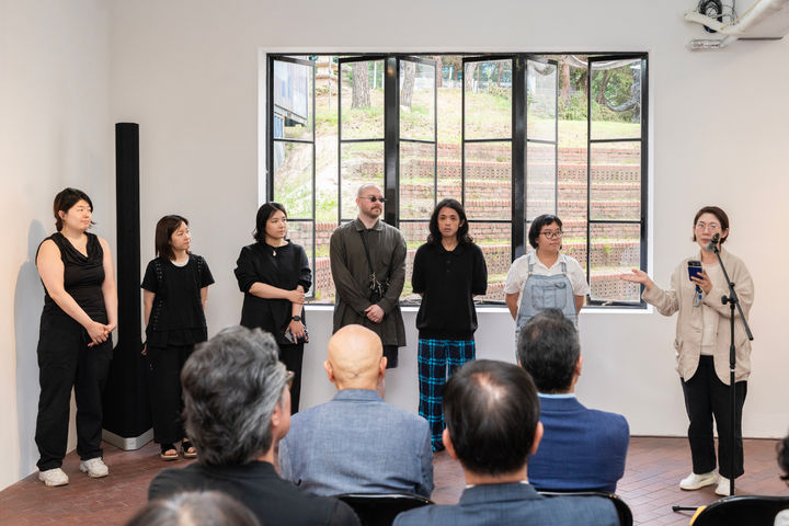 아르코 예술창작실 개관식에서 아르코미술관 임근혜 관장이 작가소개를 하고 있다. *재판매 및 DB 금지