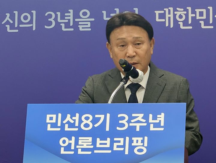 민선8기 3주년 언론브리핑 나선 강임준 군산시장, 2015.06.30. *재판매 및 DB 금지