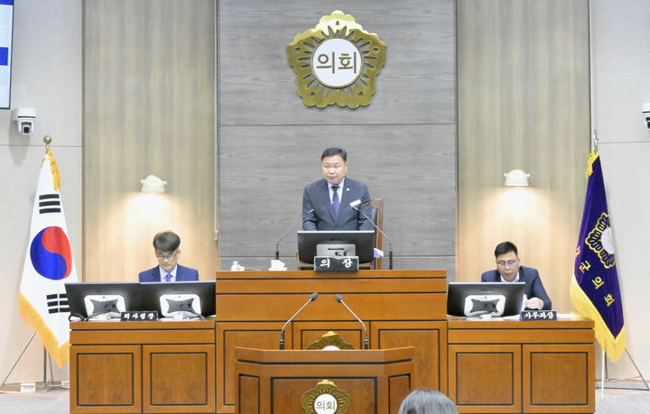 [순창=뉴시스] 30일 열린 순창군의회의 제294회 제1차 정례회 제7차 본회의, 손종석 의장이 회의를 진행하고 있다. *재판매 및 DB 금지