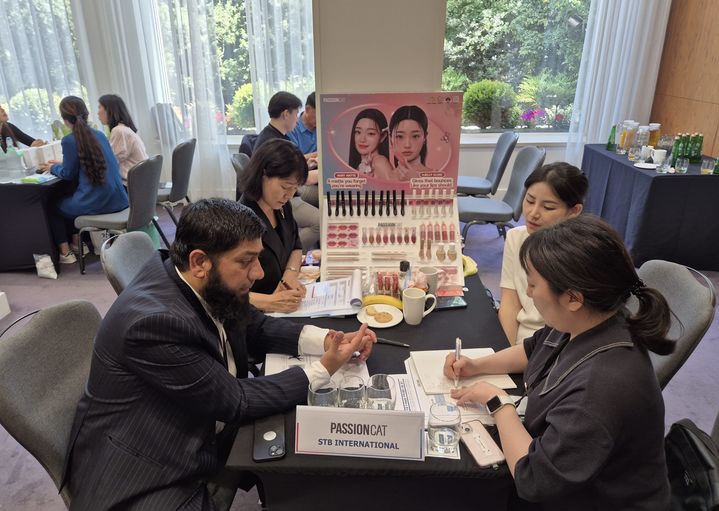 [수원=뉴시스] 영국 런던 수출상담회. (사진=경기도 제공) 2025.06.30. photo@newsis.com *재판매 및 DB 금지