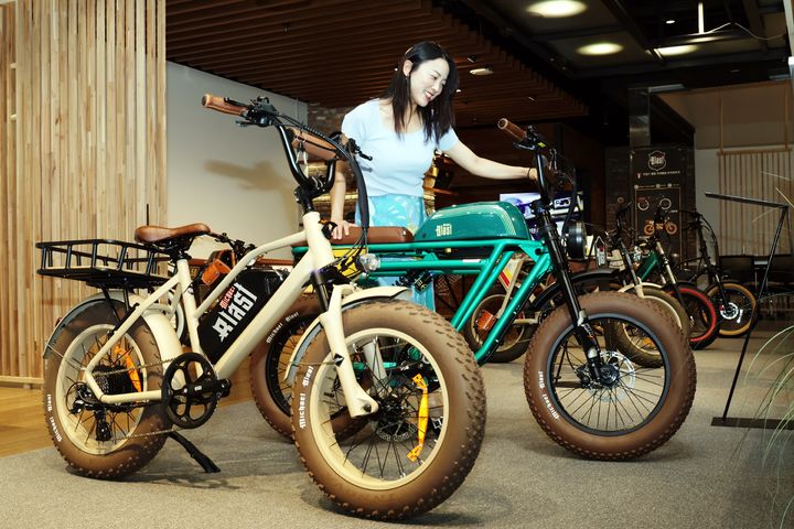 [대구=뉴시스] 롯데백화점 대구점은 프리미엄 전기자전거 팝업스토어 '무브컴퍼니'를 새롭게 선보인다. (사진 = 롯데백화점 대구점 제공) 2025.06.30. photo@newsis.com *재판매 및 DB 금지