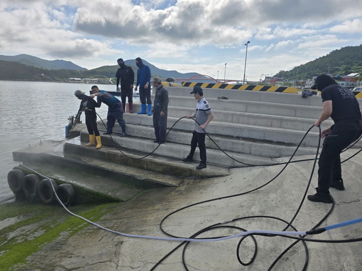 [완도=뉴시스] 연안사고 예방활동 펼치는 노화파출소. (사진=완도해경 제공) 2025.06.30. photo@newsis.com *재판매 및 DB 금지