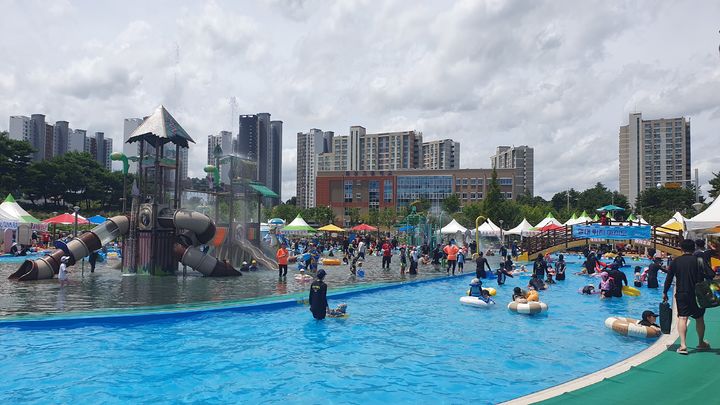 [음성=뉴시스] 2024년 충북혁신도시 물놀이장 개장 모습. (사진=음성군 제공) photo@newsis.com *재판매 및 DB 금지