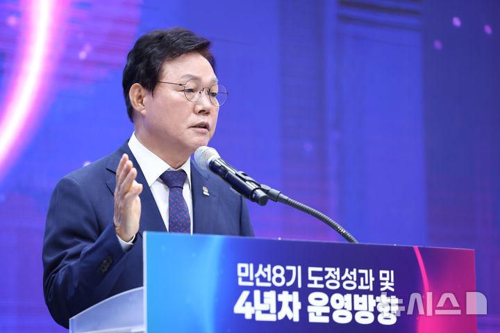 [창원=뉴시스]박완수 경남도지사가 30일 민선8기 출범 3주년 기자간담회에서 기자들과 질의응답 시간을 갖고 있다.(사진=경남도 제공) 2025.06.30. photo@newsis.com