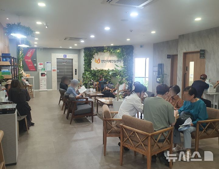 [안양=뉴시스] 경기 안양시 만안치매안심센터 운영 현장. (사진=안양시 제공). 2025.06.30. photo@newsis.com 