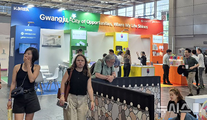 [광주=뉴시스] 프랑스 파리에서 열린 '2025 코리아 인 파리'(Korea Expo in Paris 2025)에서 광주기업 6개사 487만달러 수출 상담 성과. (사진=광주시청 제공). photo@newsis.com *재판매 및 DB 금지