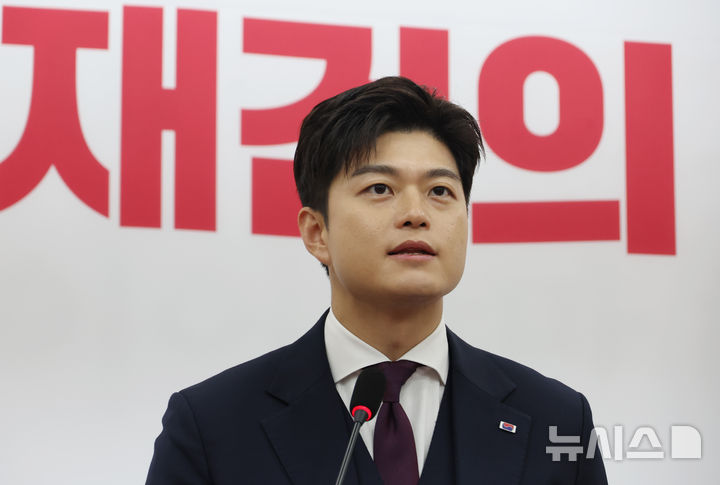 [서울=뉴시스] 고승민 기자 = 김용태 국민의힘 비상대책위원장이 30일 서울 여의도 국회에서 퇴임 기자회견을 하고 있다. 2025.06.30. kkssmm99@newsis.com