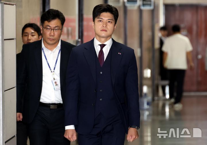 [서울=뉴시스] 조성봉 기자= 김용태 국민의힘 비상대책위원장이 30일 오전 서울 여의도 국회에서 열린 퇴임기자회견에 참석하고 있다. 2025.06.30. suncho21@newsis.com