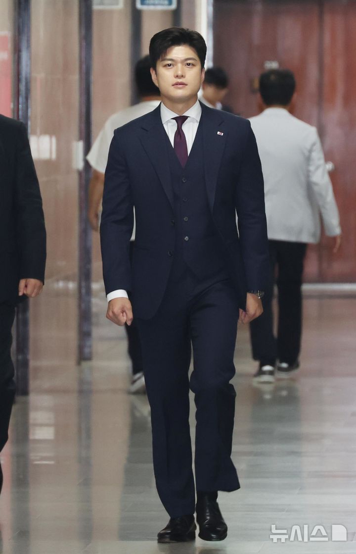 [서울=뉴시스] 조성봉 기자= 김용태 국민의힘 비상대책위원장이 30일 오전 서울 여의도 국회에서 열린 퇴임기자회견에 참석하고 있다. 2025.06.30. suncho21@newsis.com