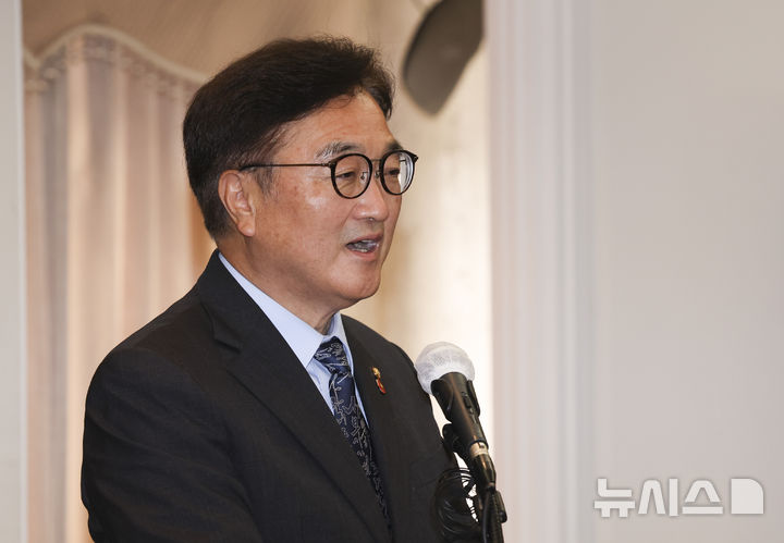 [서울=뉴시스] 김근수 기자 = 우원식 국회의장이  30일 서울 중구 프레스센터에서 열린 '나,조계진' 출판기념회에 참석해 축사를 하고 있다. 2025.06.30. ks@newsis.com