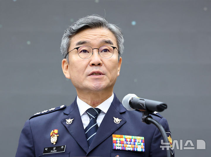 [서울=뉴시스] 최진석 기자 = 박성주 신임 경찰청 국가수사본부장이 30일 서울 서대문구 경찰청에서 열린 국가수사본부장 취임식에서 취임사를 하고 있다. 2025.06.30. myjs@newsis.com