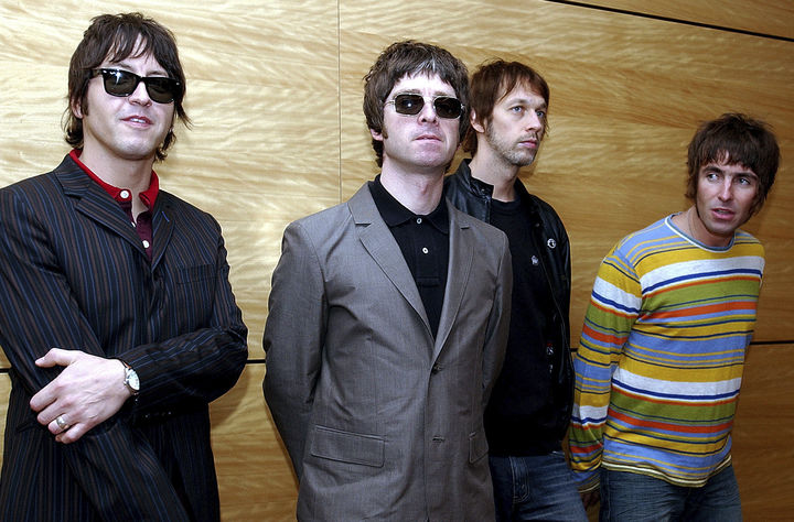 [홍콩=AP/뉴시스] 왼쪽부터 겜 아처(Gem Archer), 노엘 갤러거(Noel Gallagher), 앤디 벨(Andy Bell), 리엄 갤러거(Liam Gallagher)
