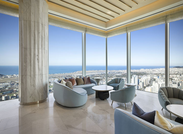 [서울=뉴시스] 그랜드 하얏트 제주 '스카이뷰 라운지 38'.(사진=롯데관광개발 제공) *재판매 및 DB 금지